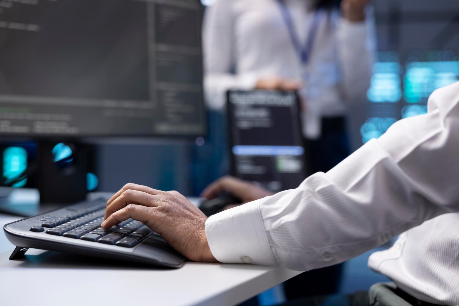 it-specialist-server-farm-minimizing-failure-machines_482257-93377